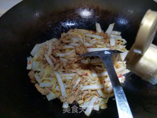 白菜头炒肉步骤5