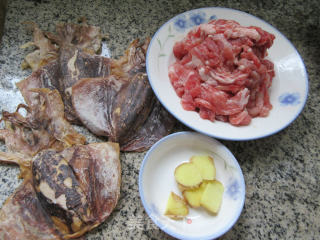 乌贼鲞蒸肉片步骤1