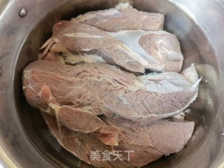 辣卤牛腱步骤2
