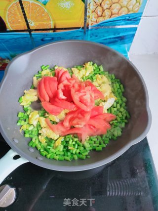 蒜薹西红柿炒鸡蛋步骤7