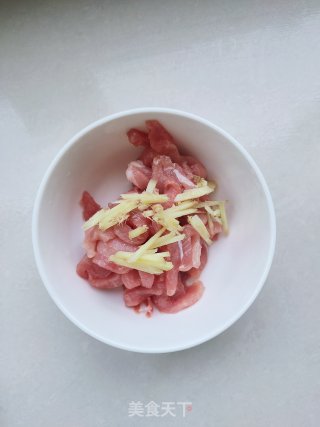 蒜薹木耳炒肉丝步骤3