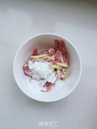 蒜薹木耳炒肉丝步骤4