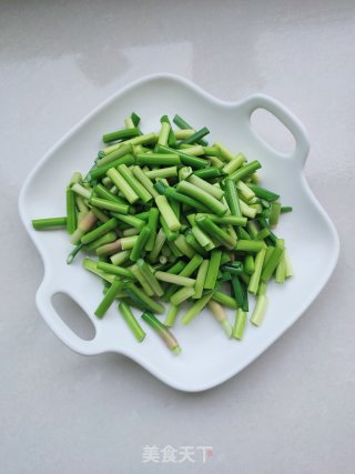 蒜薹木耳炒肉丝步骤2