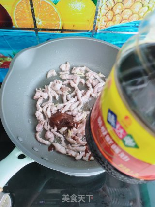 蒜薹木耳炒肉丝步骤9