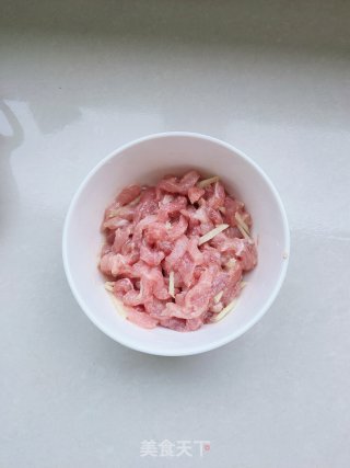 蒜薹木耳炒肉丝步骤5