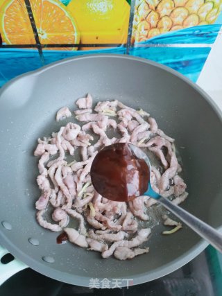 蒜薹木耳炒肉丝步骤8