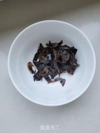 蒜薹木耳炒肉丝步骤6