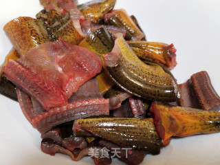 蒜苔辣炒鳝鱼步骤1