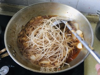红烧肉烩白菜粉条步骤6