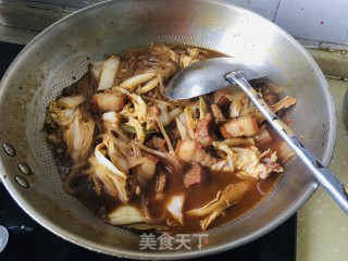 红烧肉烩白菜粉条步骤7