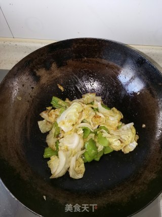 圆白菜炒尖椒步骤4