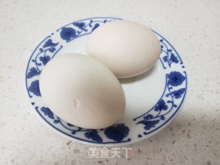 蒜苔炒鸭蛋步骤1