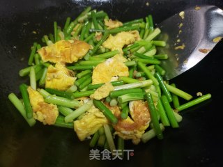 蒜苔炒鸭蛋步骤5