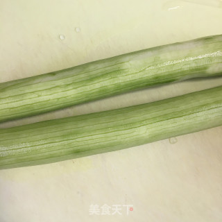 虾球炒丝瓜步骤2