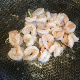 虾球炒丝瓜步骤7