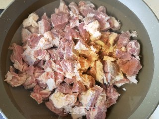 糯玉米土豆炖牛肋条步骤2