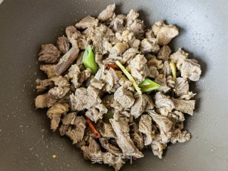 糯玉米土豆炖牛肋条步骤7