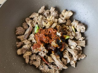 糯玉米土豆炖牛肋条步骤8