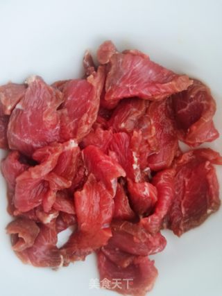 牛肉炒春笋步骤2