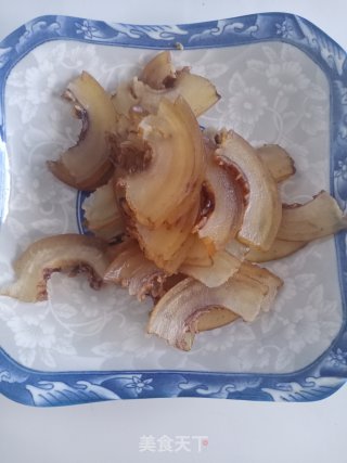 蒜苔炒卤肉皮步骤1