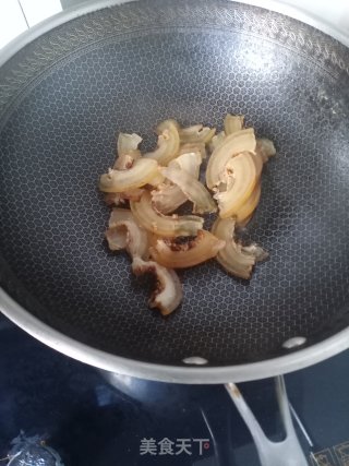 蒜苔炒卤肉皮步骤5