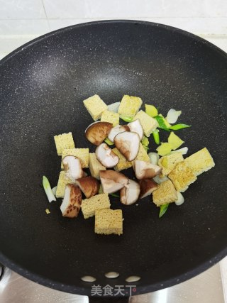 香菇烧冻豆腐步骤6