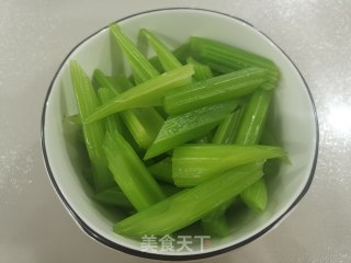 木耳腐竹炒鸡蛋步骤1