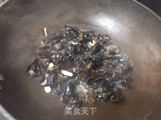 木耳腐竹炒鸡蛋步骤6