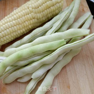 玉米脊骨炖芸豆步骤1