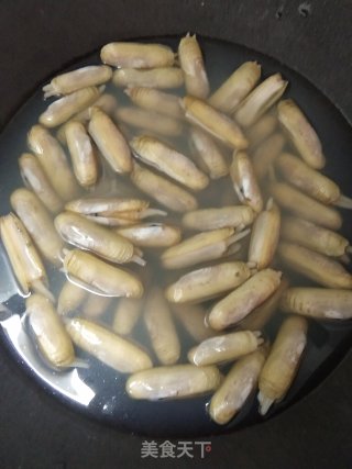 辣白菜焖炒蛏子步骤1