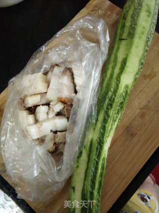 烧肉焖炒丝瓜步骤1