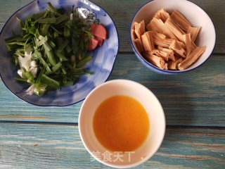 鸡蛋炒腐竹步骤1