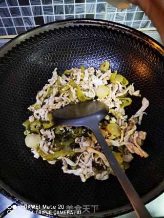 鸡丝酸菜步骤5