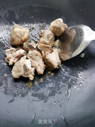 酸甜排骨炖花生步骤4