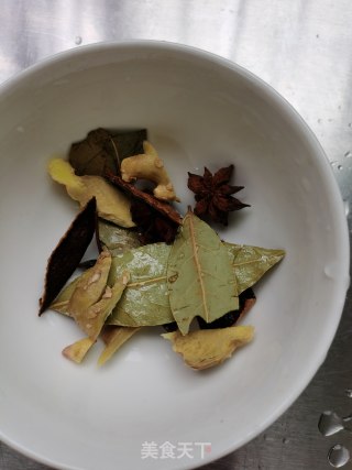酸甜排骨炖花生步骤6