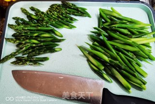 蚝油芦笋炒虾仁步骤7
