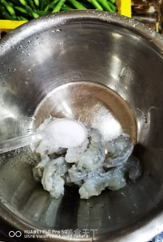 蚝油芦笋炒虾仁步骤10