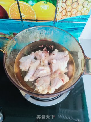 酥脆洋葱鸡翅根步骤1