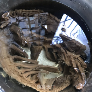 青椒洋葱炒烟笋步骤1