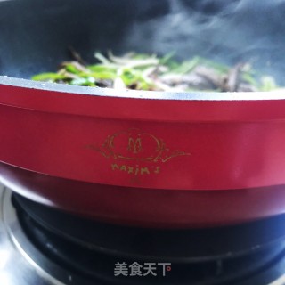 青椒洋葱炒烟笋步骤9