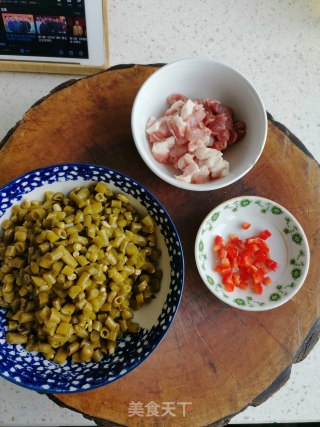 酸豆角肉末步骤2