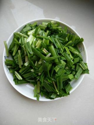 韭菜炒海虾步骤2