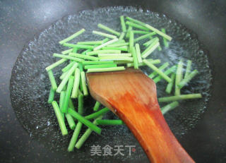 蒜薹炒牛肉丸步骤3