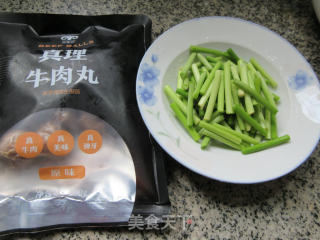蒜薹炒牛肉丸步骤1