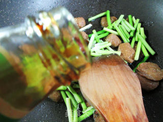 蒜薹炒牛肉丸步骤7