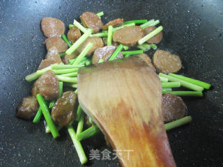 蒜薹炒牛肉丸步骤8
