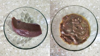猪肝炒苦瓜步骤2