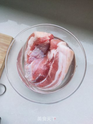 砂锅腐乳烧肉步骤1