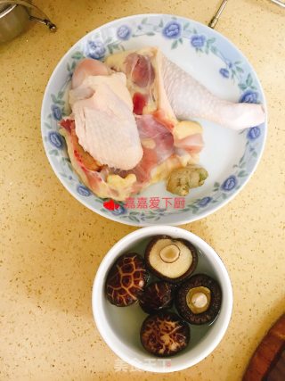 冬菇滑鸡步骤1
