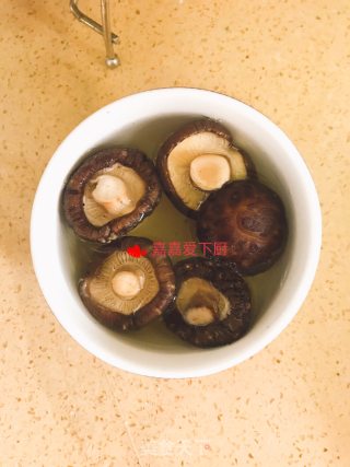 冬菇滑鸡步骤3